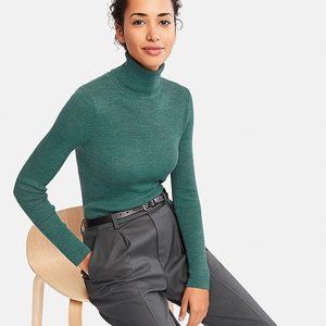 NWOT Uniqlo Extra Fine Merino Wool Turtleneck M